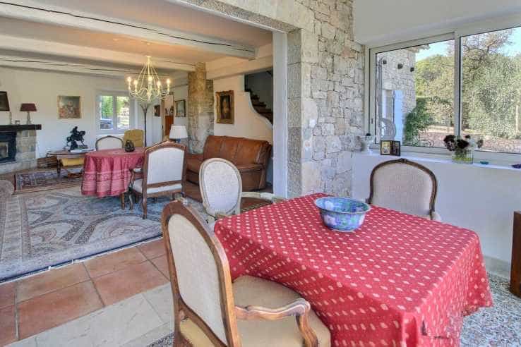 房子 在 Fayence, Provence-Alpes-Côte d'Azur 12206867