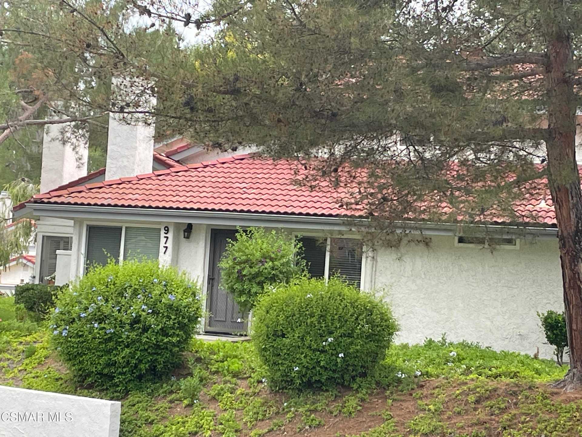 House in Oak Park, California 12208059