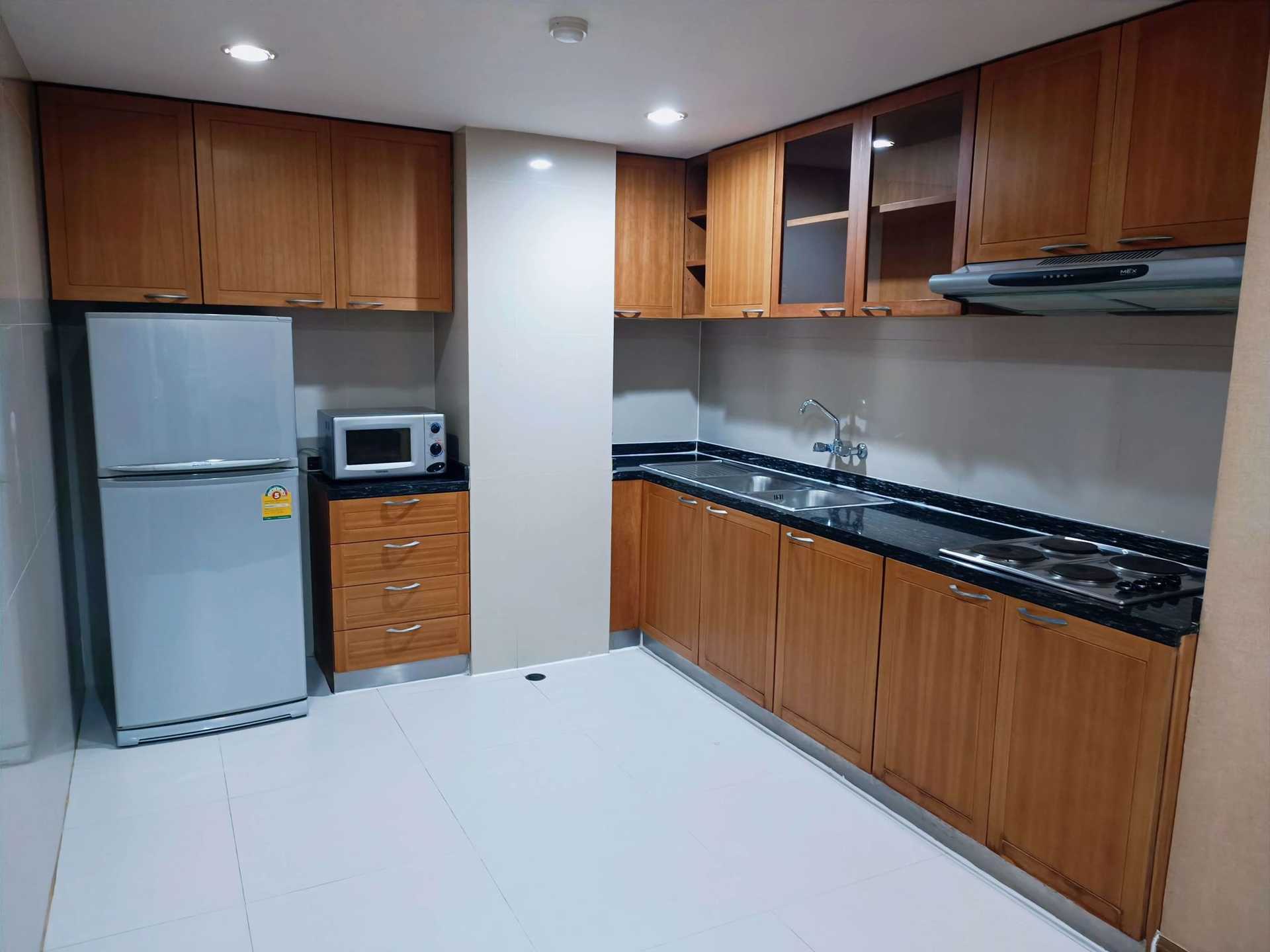 Condominium in Ban Bang Kraboeang, Samut Prakan 12209670