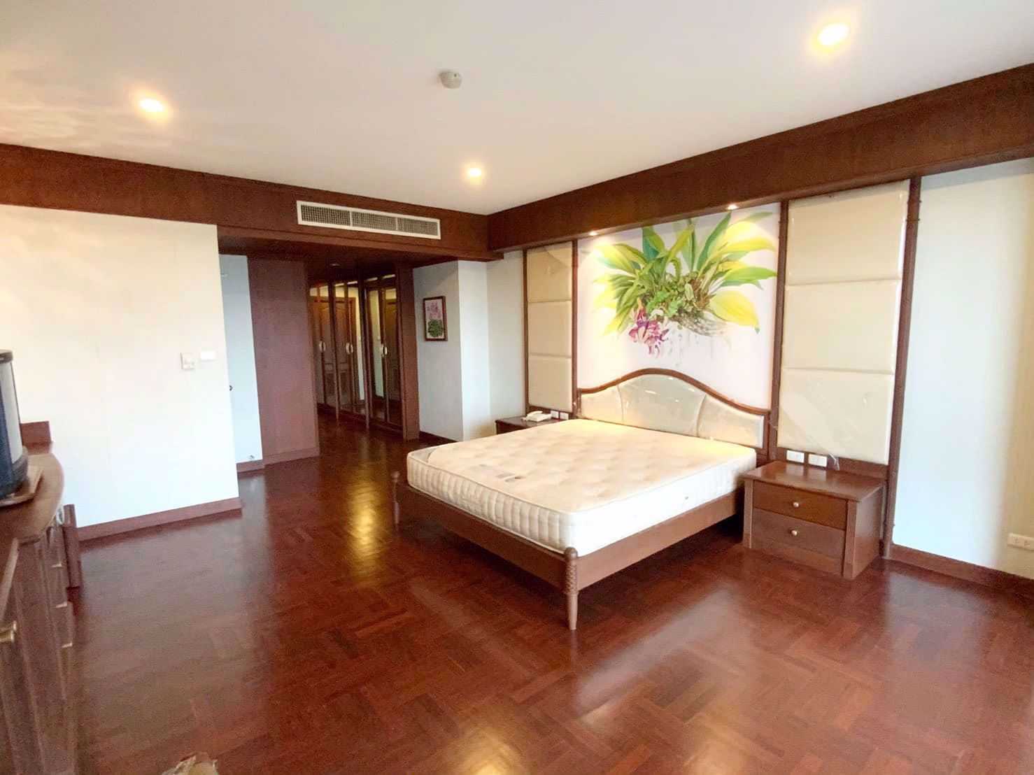 Condominium in Ban Bang Yo, Samut Prakan 12213075
