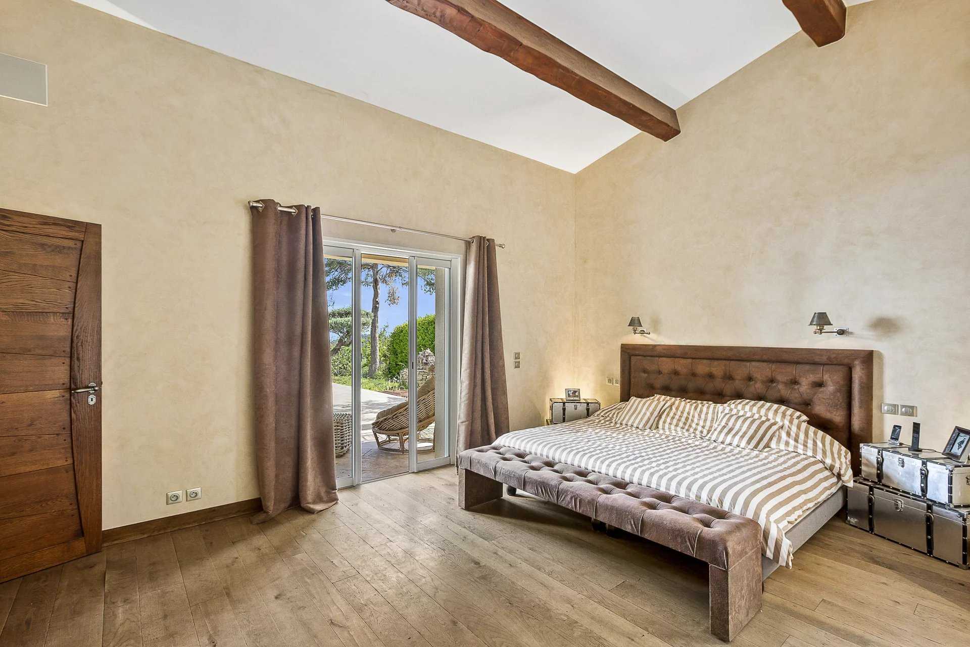Будинок в Tourrettes-sur-Loup, Provence-Alpes-Côte d'Azur 12220547