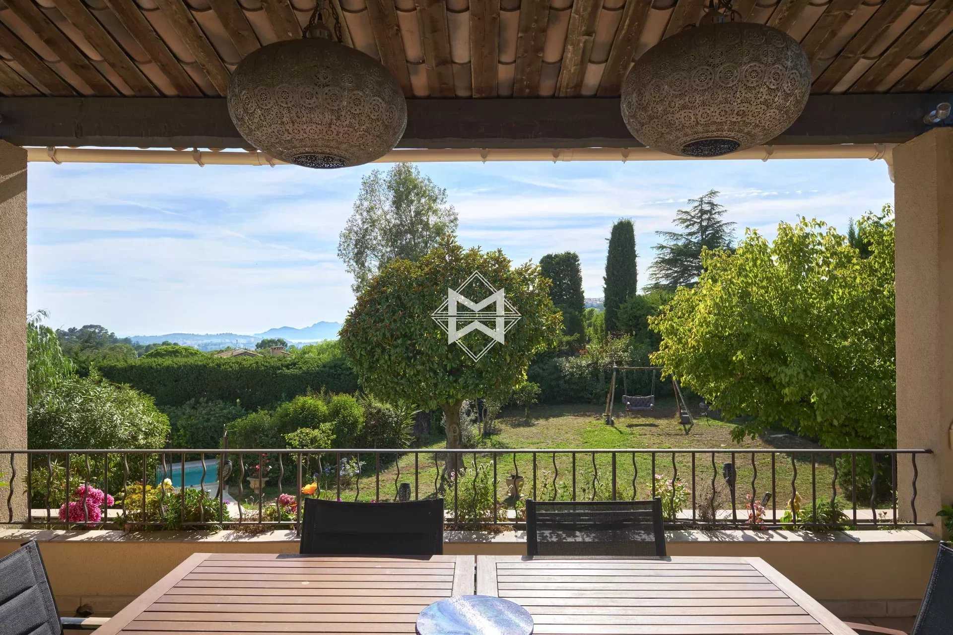 Rumah di Mougin, Provence-Alpes-Cote d'Azur 12221700