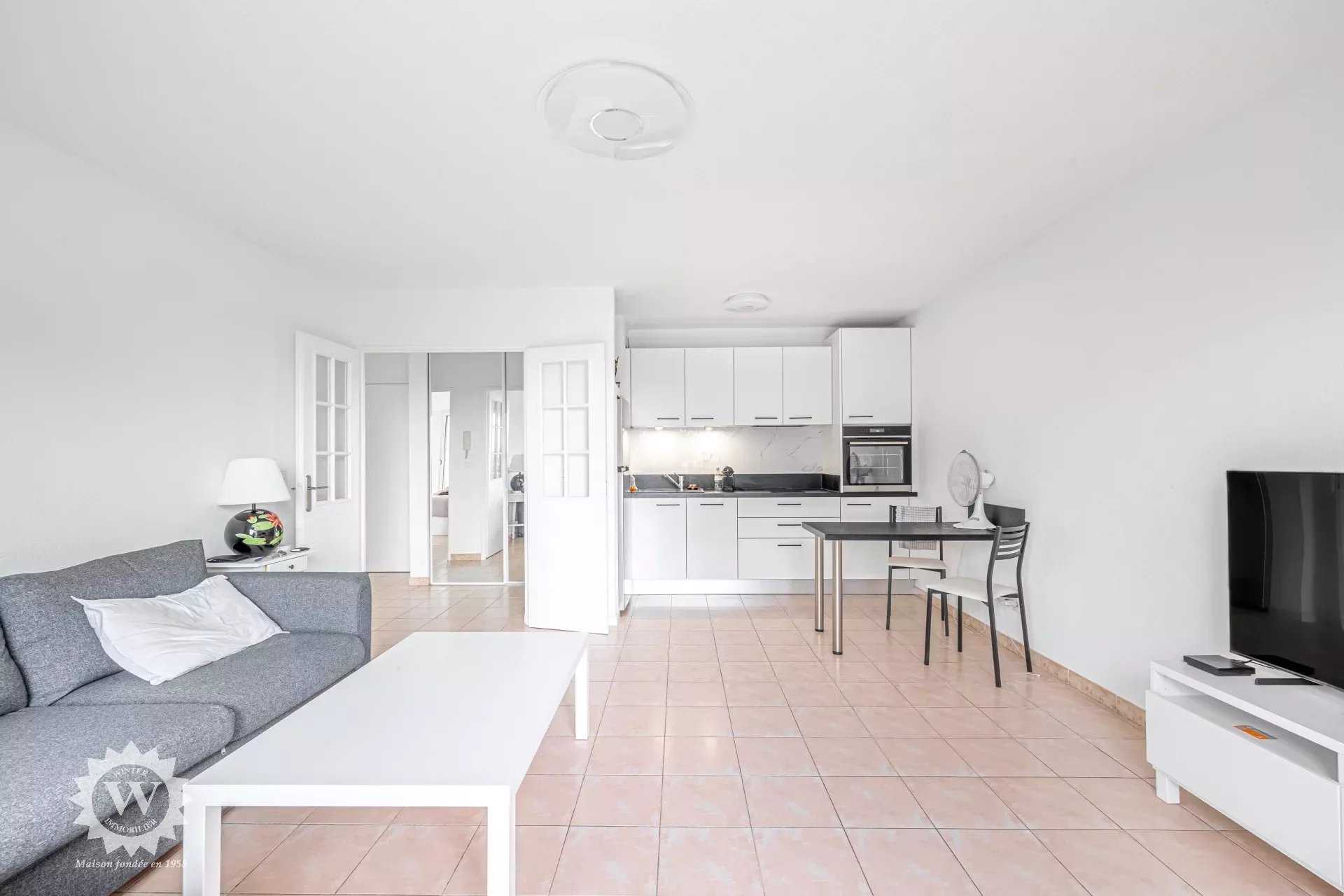 Condominium in Saint-Laurent-du-Var, Provence-Alpes-Cote d'Azur 12221738