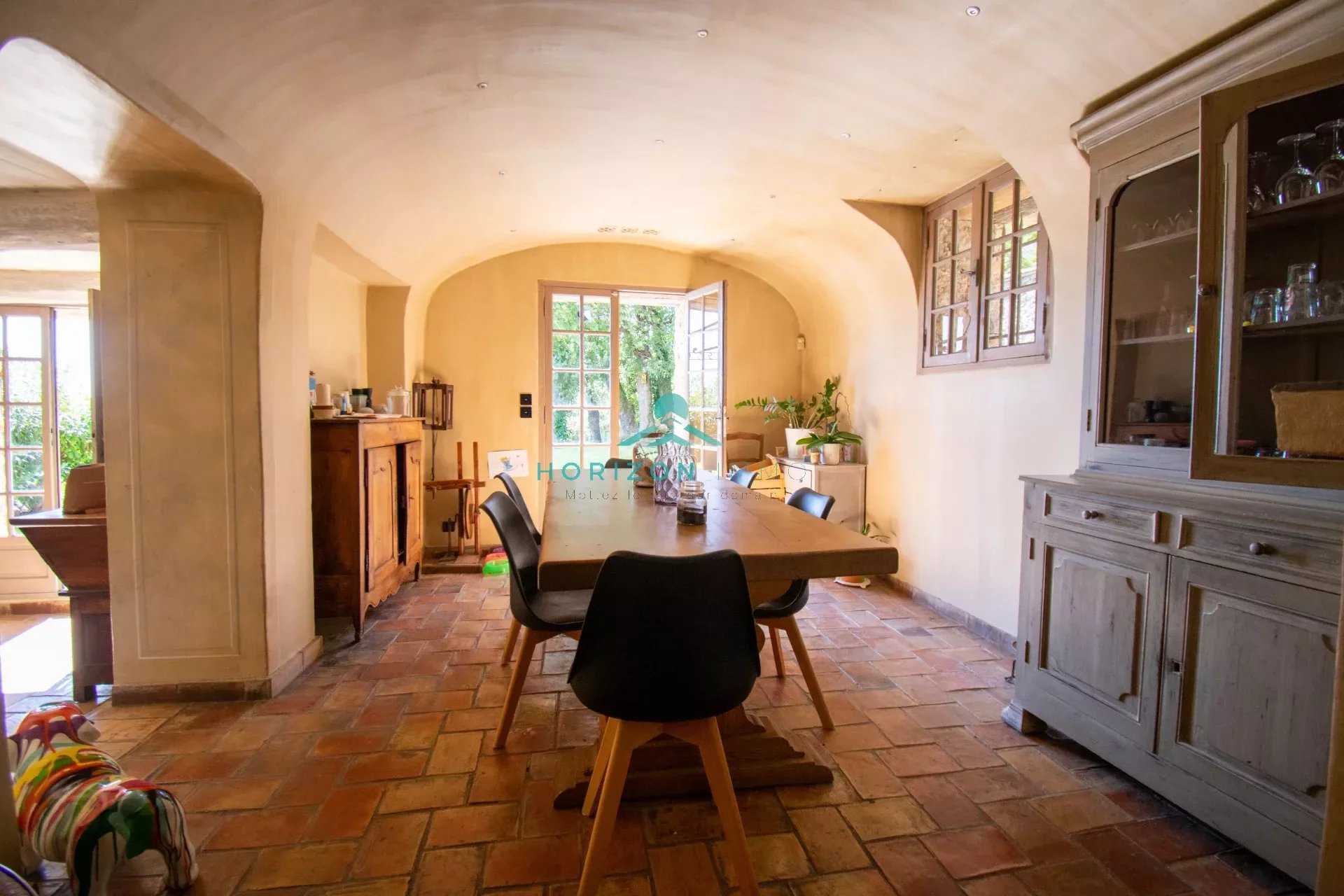 rumah dalam Gattieres, Provence-Alpes-Côte d'Azur 12221746