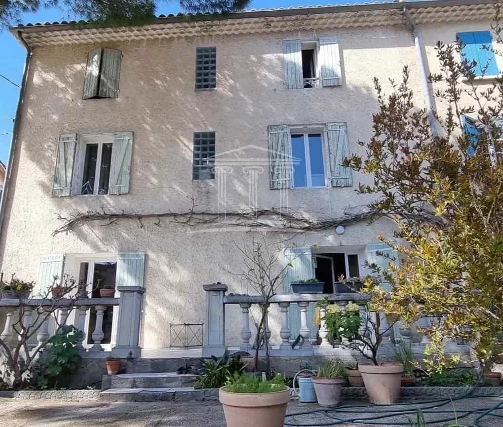Plusieurs maisons dans Sorgues, Provence-Alpes-Cote d'Azur 12221758