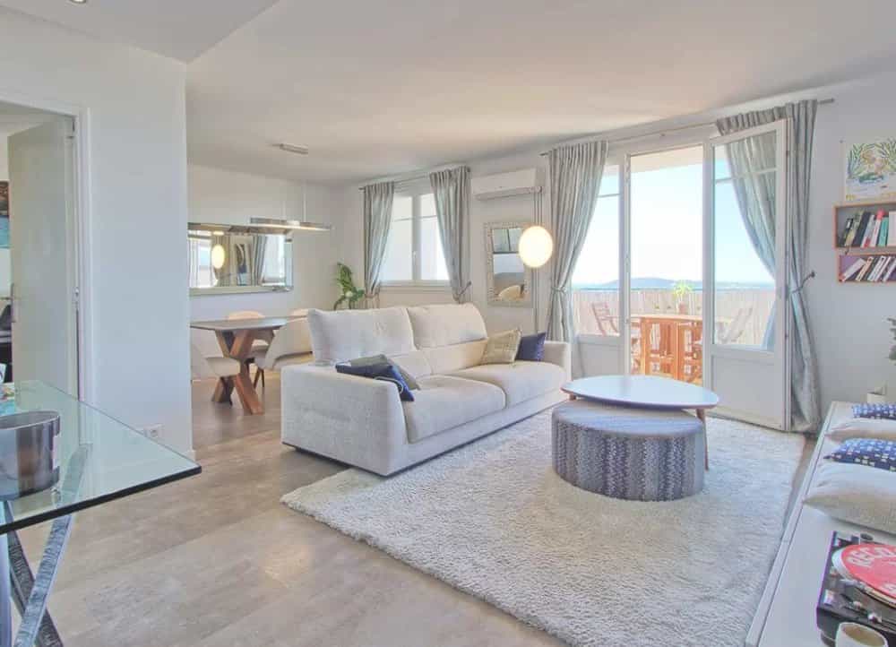 Condominium in Toulon, Provence-Alpes-Cote d'Azur 12222462