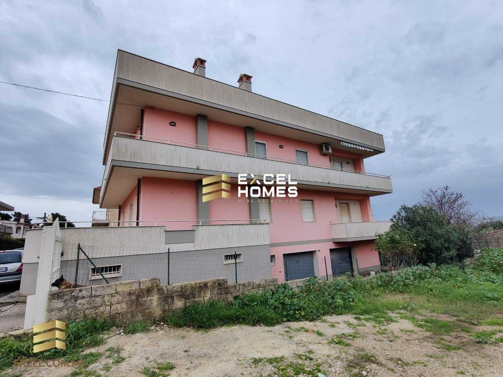 rumah dalam Modica, Sicilia 12230011