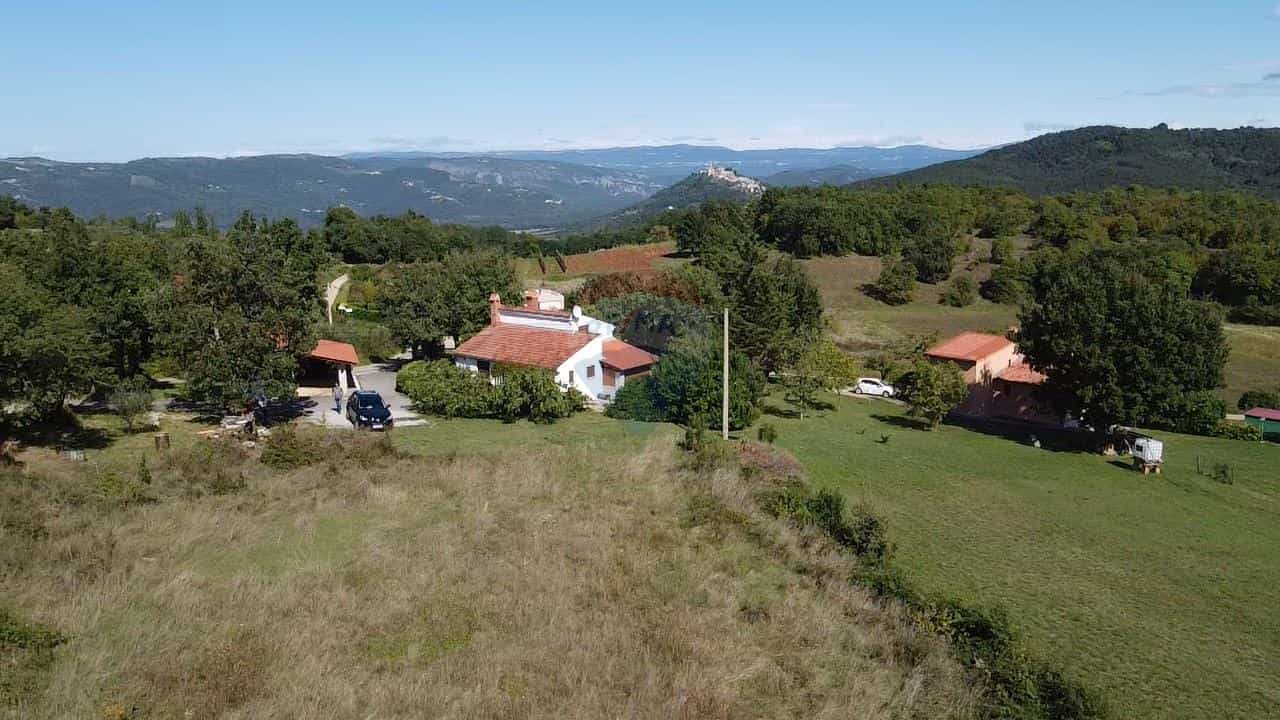 Terre dans Karojba, Istarska Zupanija 12236259