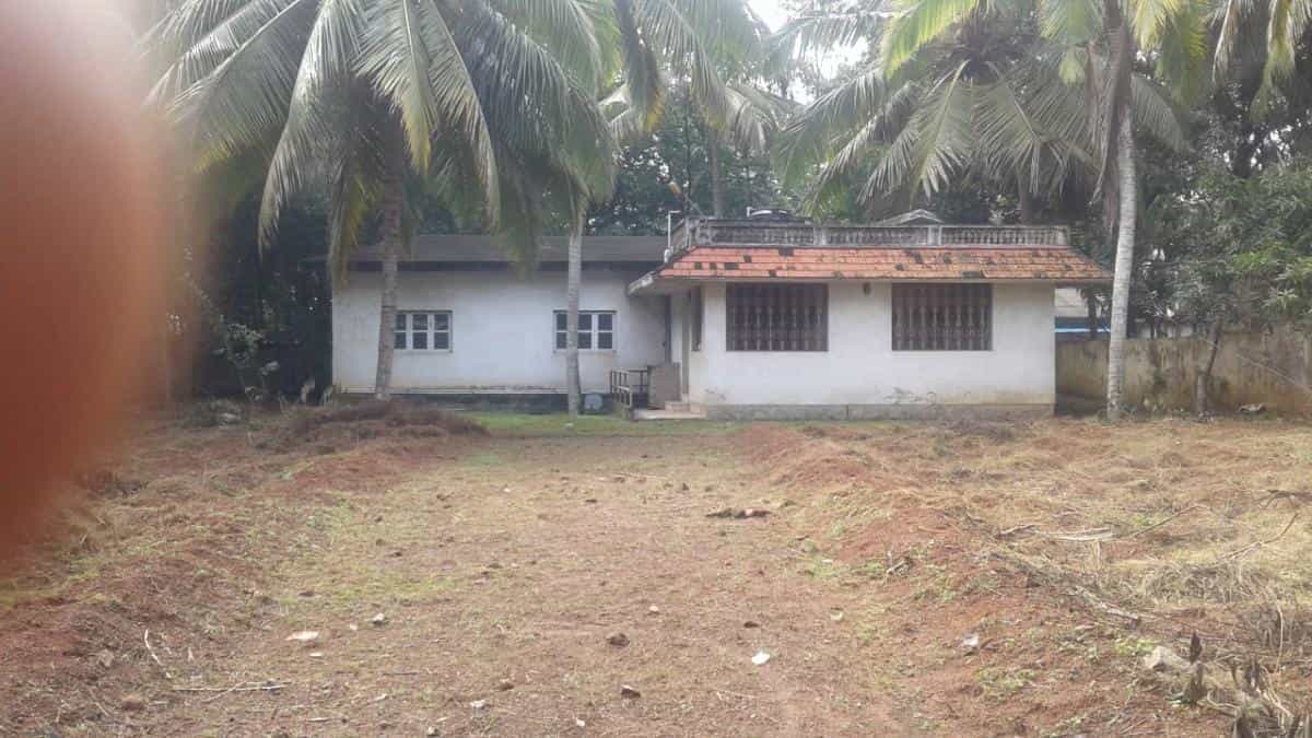 Tanah di Parassala, Kerala 12238037
