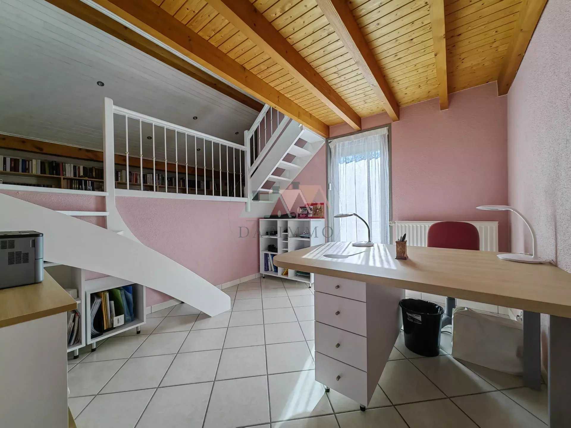 Будинок в Douvaine, Haute-Savoie 12238316