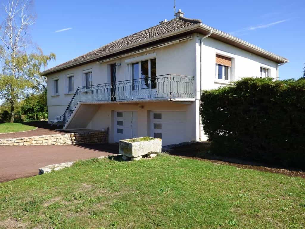 House in Champigny-le-Sec, Nouvelle-Aquitaine 12238318