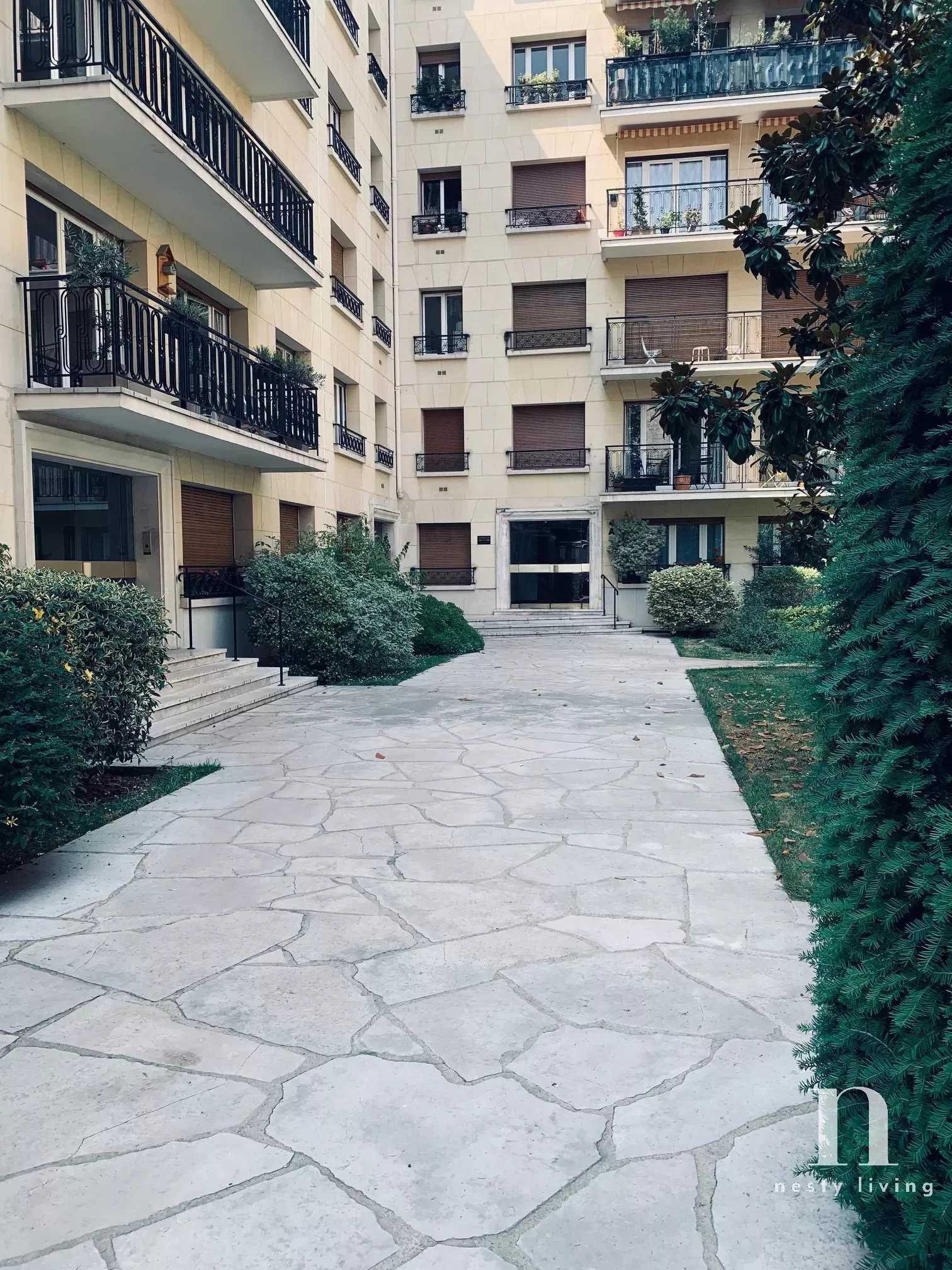 Condominium in Saint-Mandé, Val-de-Marne 12238350