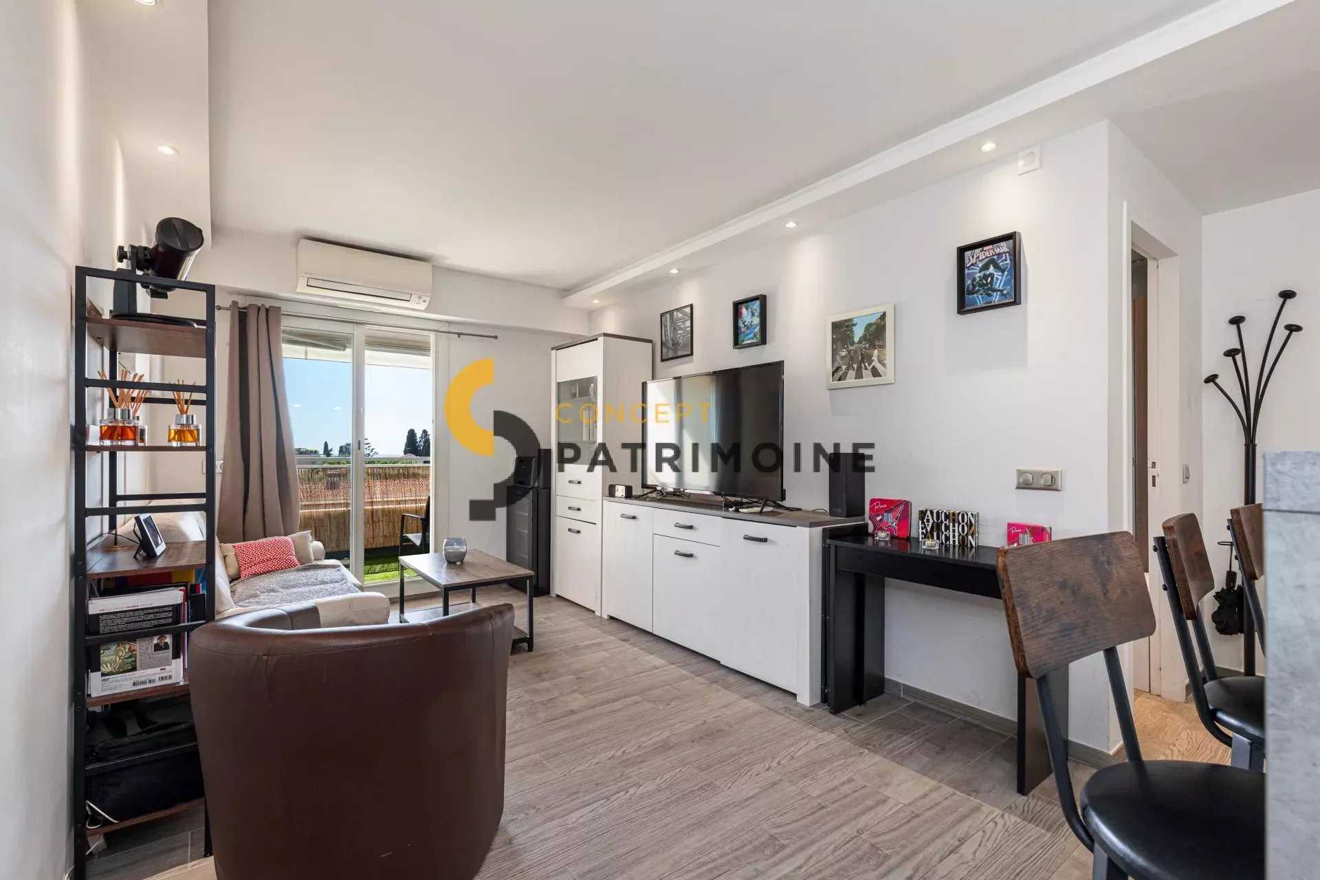 Condominium in Saint-Laurent-du-Var, Provence-Alpes-Cote d'Azur 12238351
