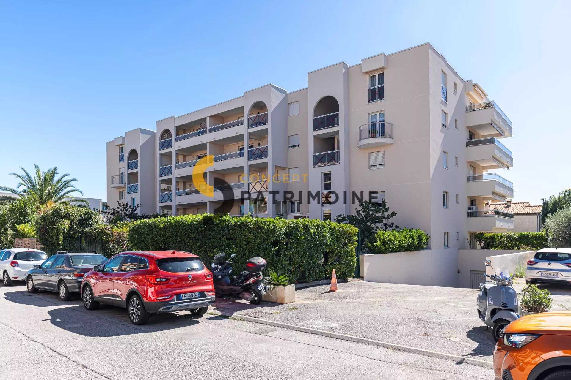 Condominium in Saint-Laurent-du-Var, Alpes-Maritimes 12238351
