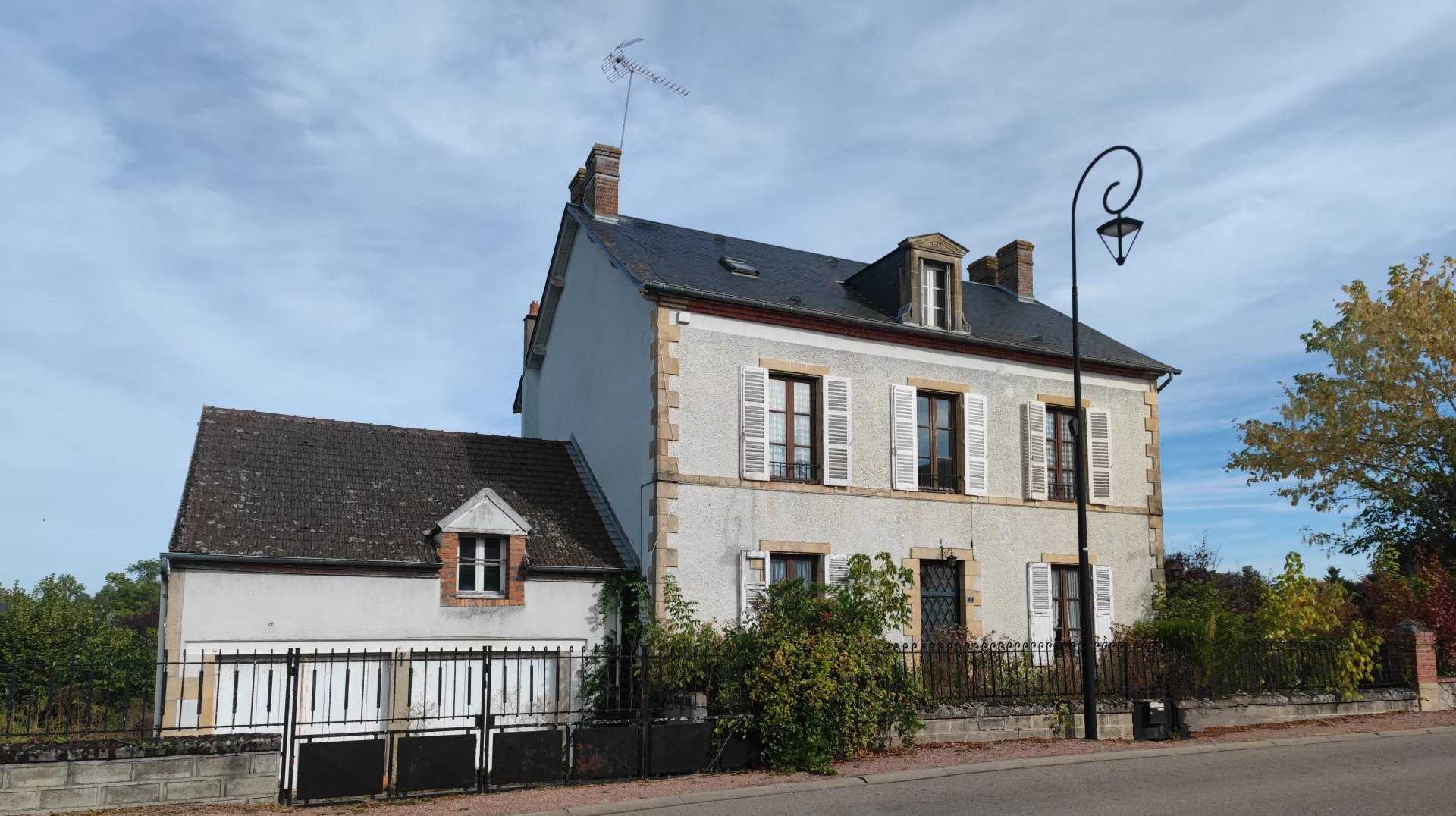 House in Cercy-la-Tour, Bourgogne-Franche-Comte 12238364