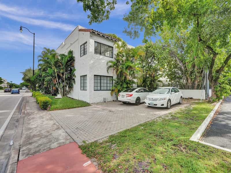 Multi Family in Coral Gables, Florida 12238898