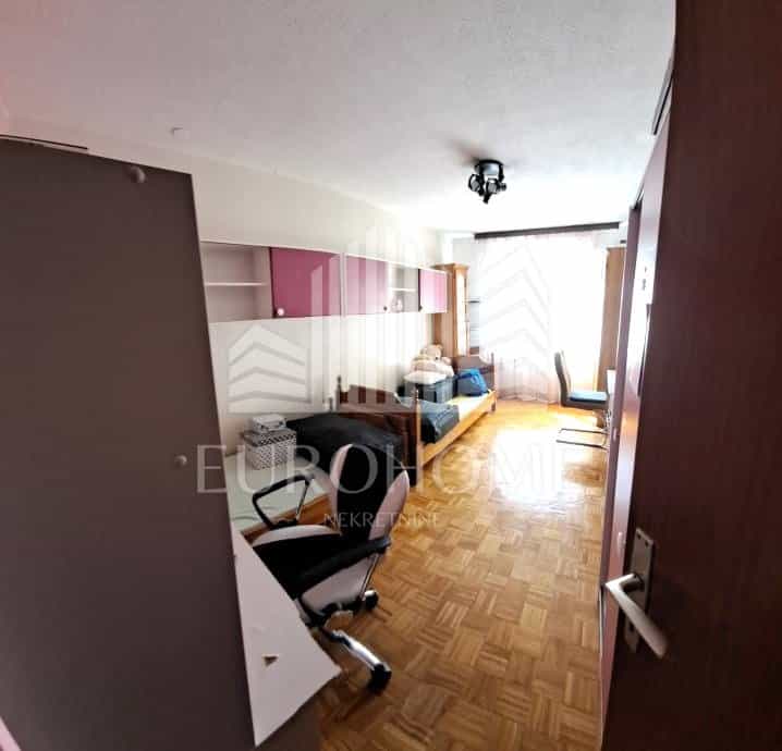 Condominium in Blato, Zagreb, Grad 12239332