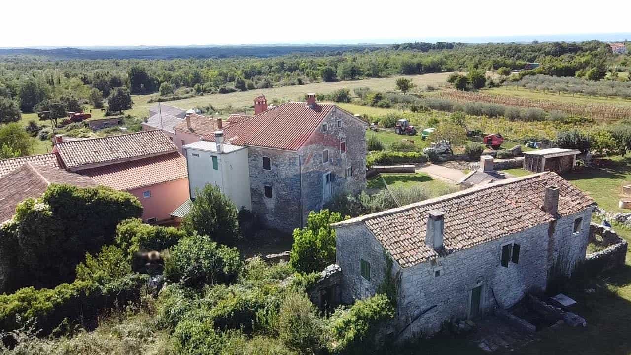 σπίτι σε Višnjan, Istarska županija 12239380