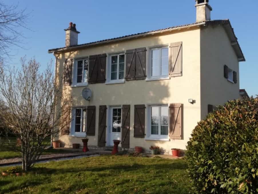 House in Ambernac, Nouvelle-Aquitaine 12239938