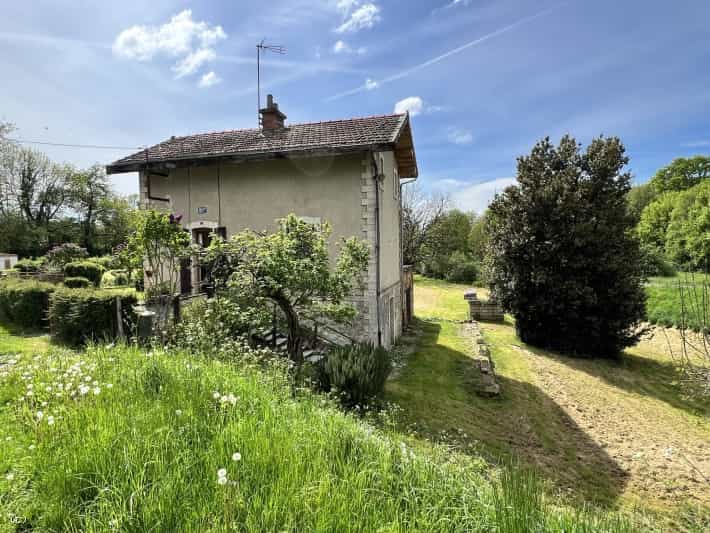 House in Champagne-Mouton, Nouvelle-Aquitaine 12240269