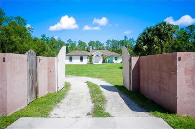 House in Orangetree, Florida 12240423