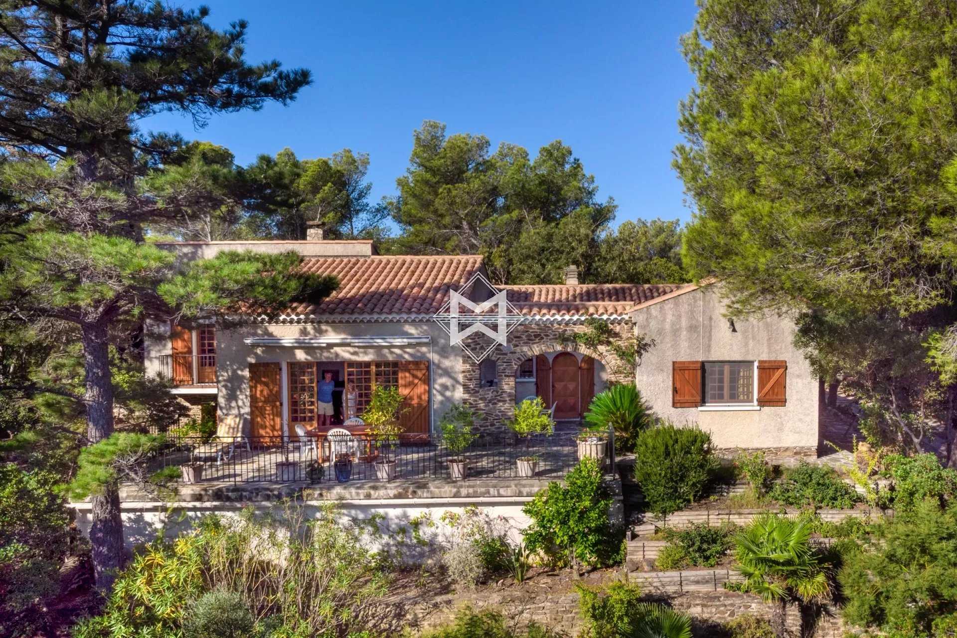 House in Bormes-les-Mimosas, Provence-Alpes-Cote d'Azur 12241157