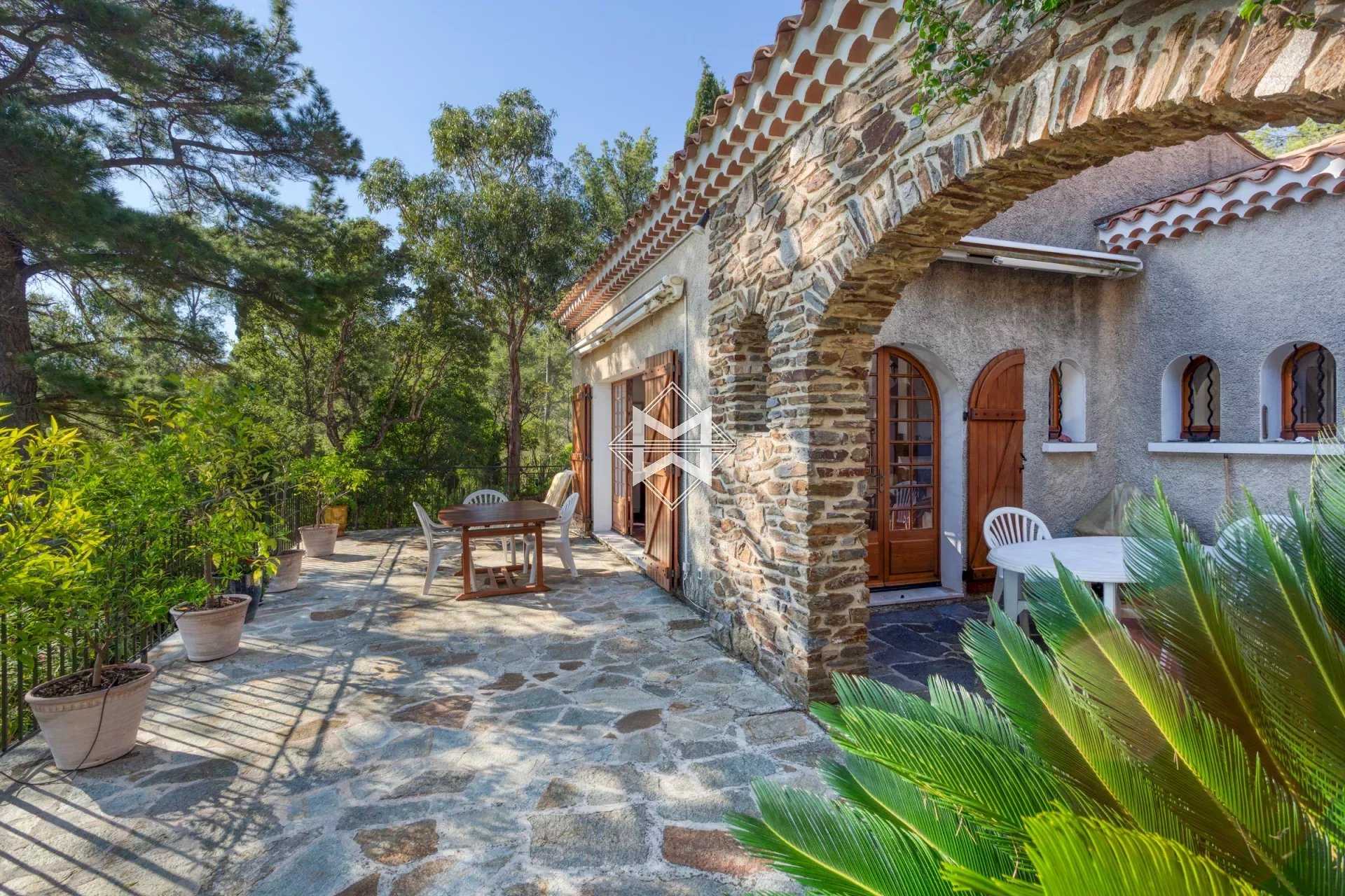 House in Bormes-les-Mimosas, Provence-Alpes-Cote d'Azur 12241157