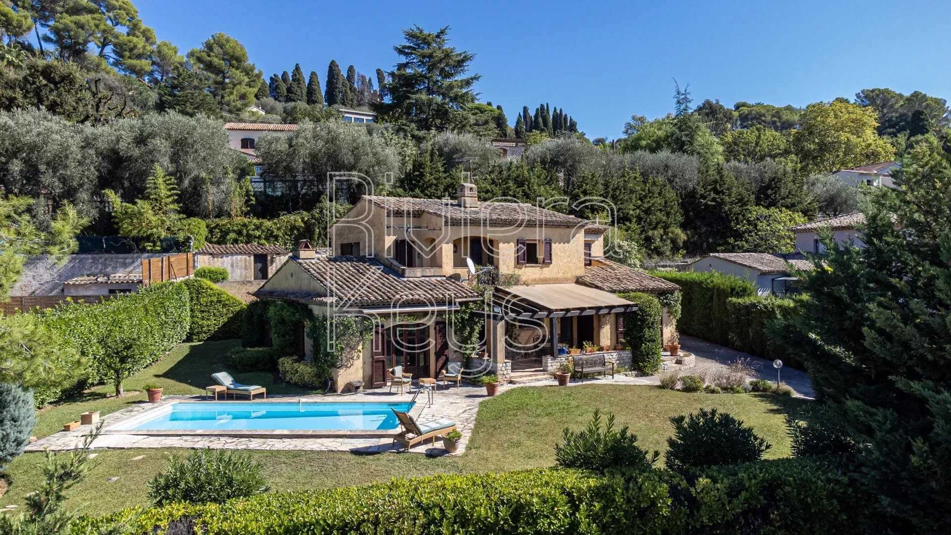 Rumah di Mougin, Provence-Alpes-Cote d'Azur 12241297