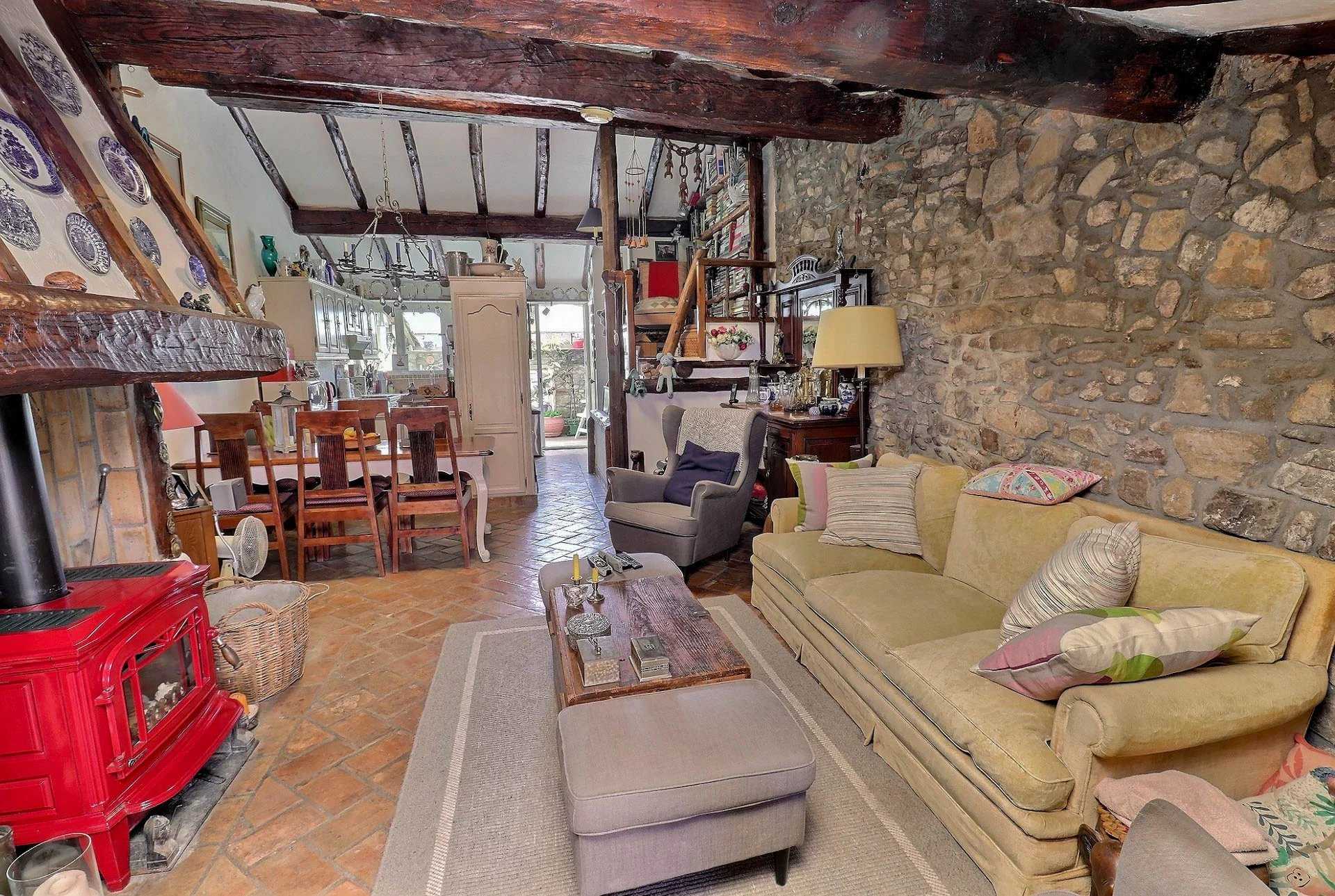 Casa nel Roquebrune-sur-Argens, Provenza-Alpi-Costa Azzurra 12242956