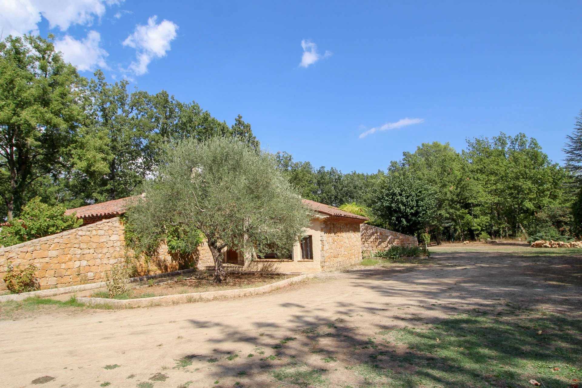 Rumah di Tourrettes, Provence-Alpes-Cote d'Azur 12242962