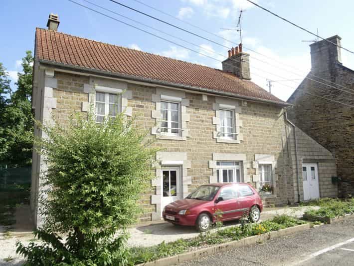房子 在 Mortain-Bocage, Normandie 12243620