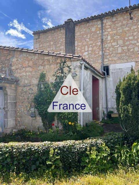 House in Angouleme, Nouvelle-Aquitaine 12243650