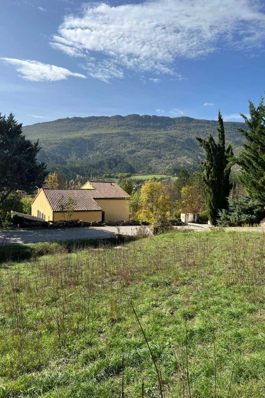 Maa sisään La Motte-Chalancon, Auvergne-Rhône-Alpes 12244779