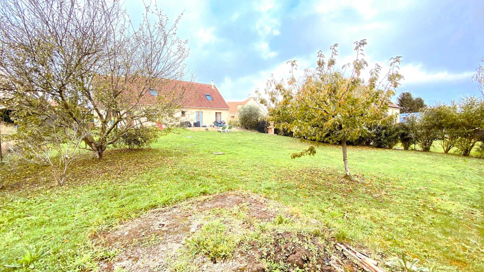 House in Septeuil, Ile-de-France 12244791