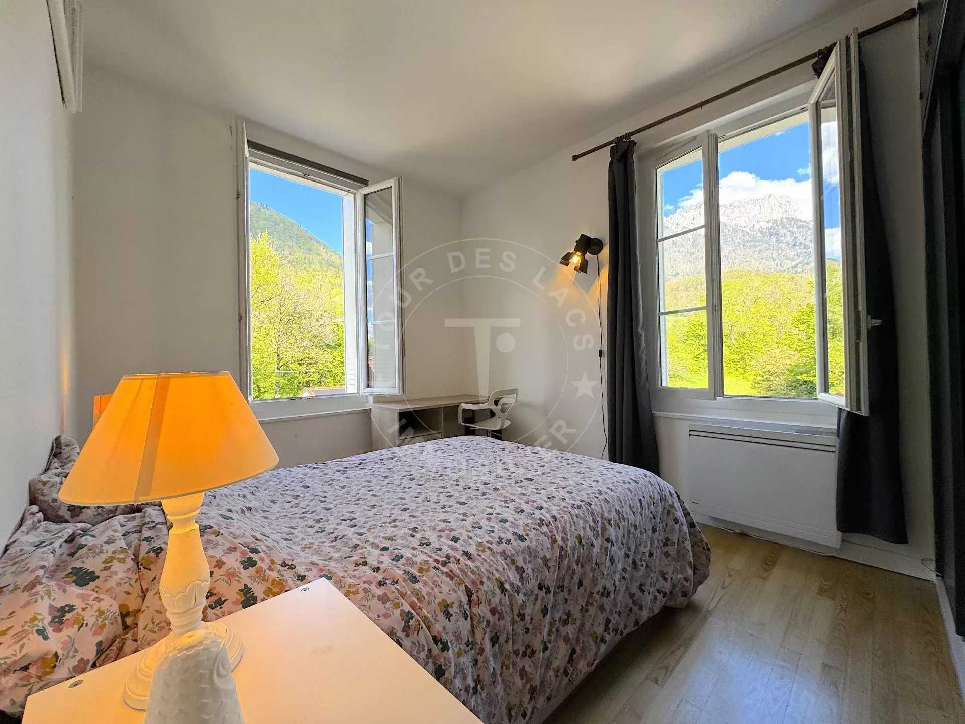 Condominio nel Menthon-Saint-Bernard, Haute-Savoie 12244823