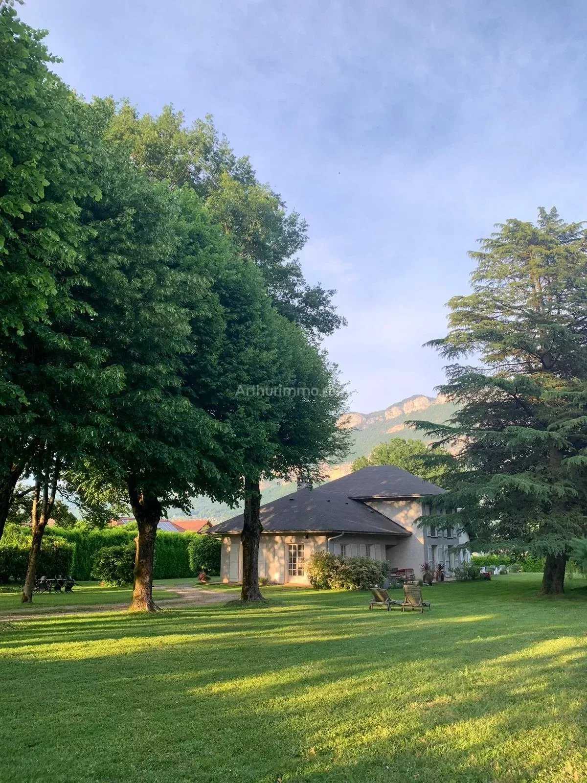 Huis in Viviers-du-Lac, Auvergne-Rhone-Alpes 12244830