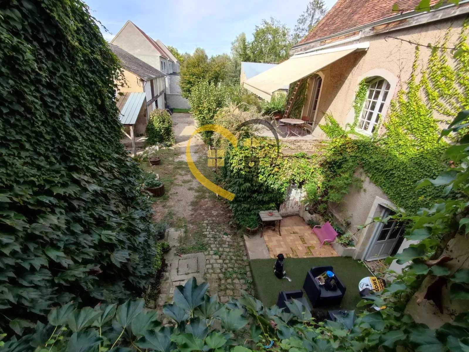 Huis in Chateauroux, Centrum-Val de Loire 12244865