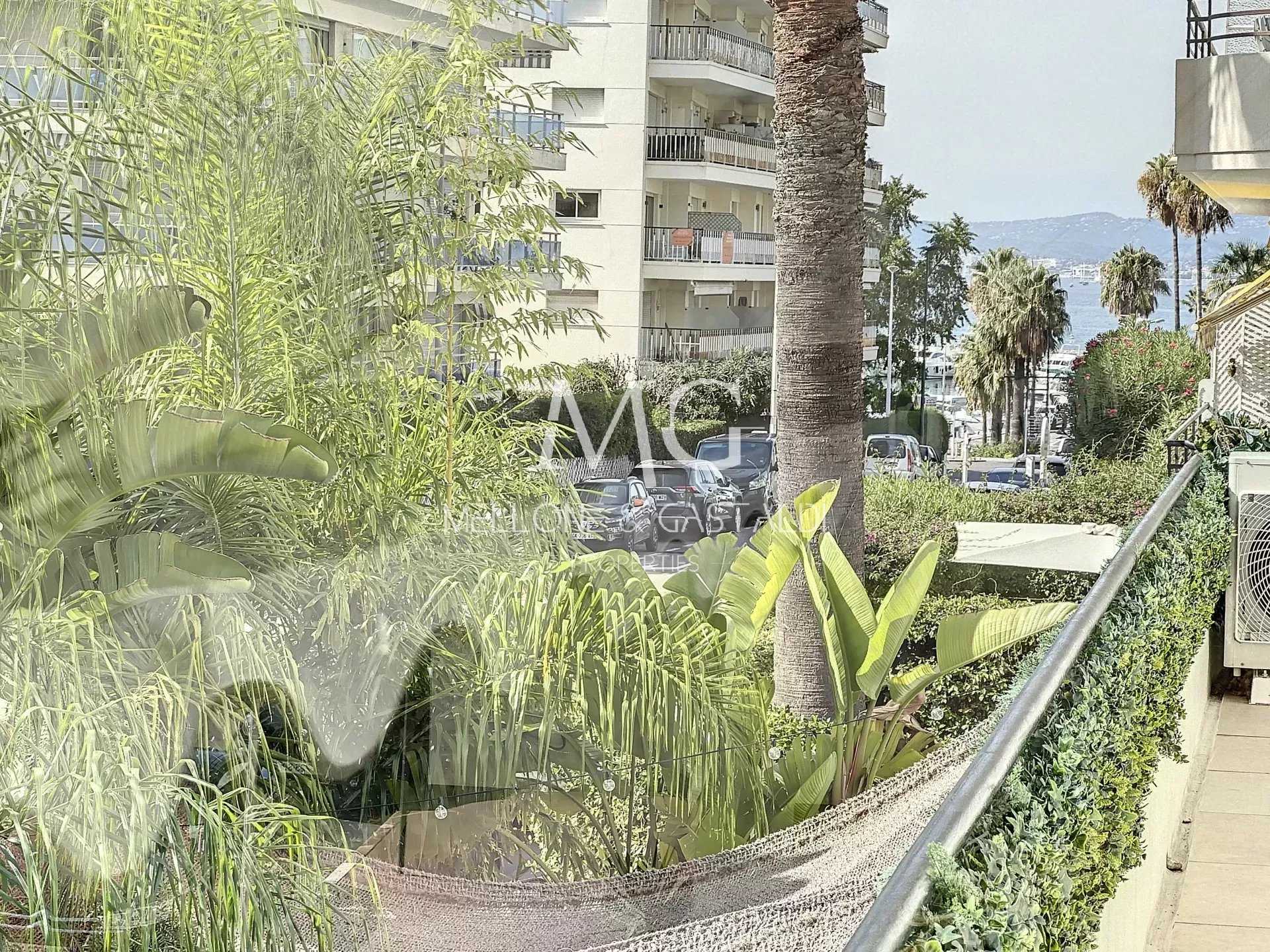 Condominium in Cannes, Alpes-Maritimes 12244866