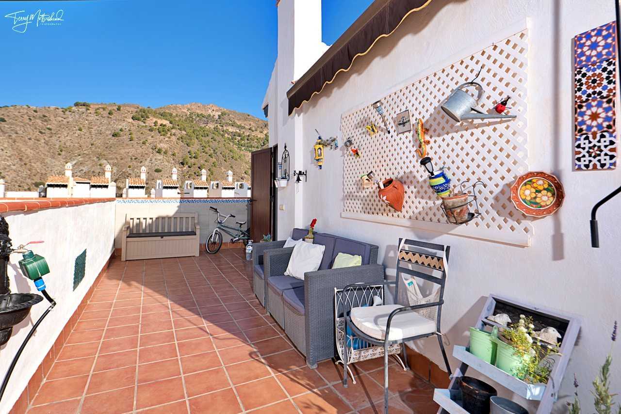 公寓 在 Velez de Benaudalla, Andalusia 12245383