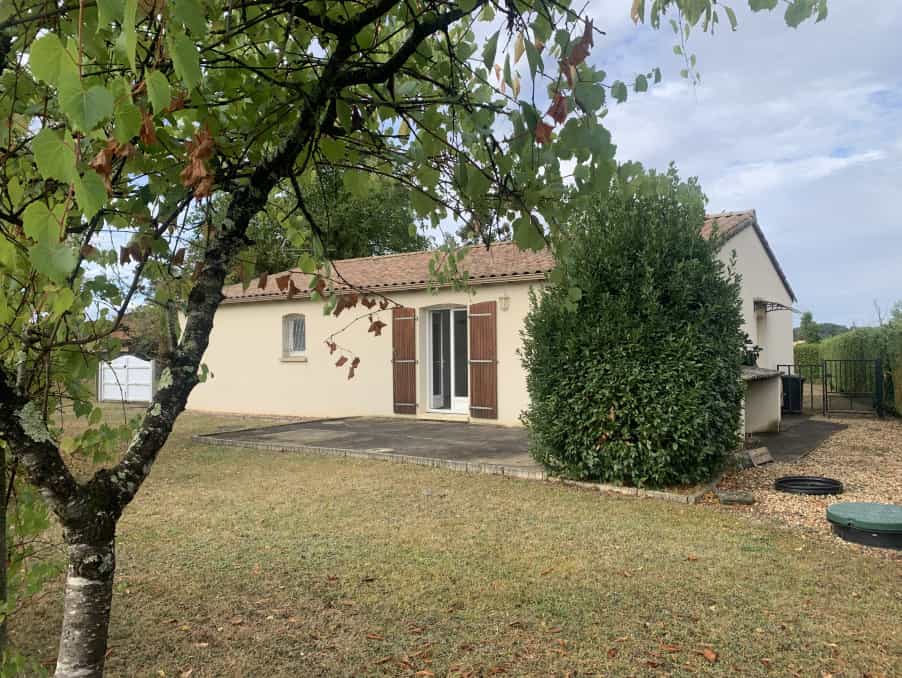 House in Nieuil, Nouvelle-Aquitaine 12246106