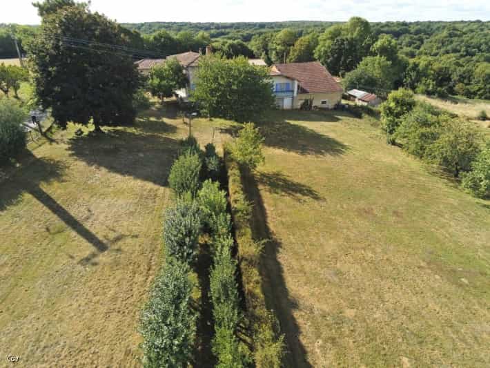 House in Champagne-Mouton, Nouvelle-Aquitaine 12246110