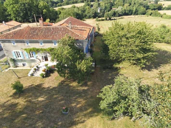 House in Champagne-Mouton, Nouvelle-Aquitaine 12246110