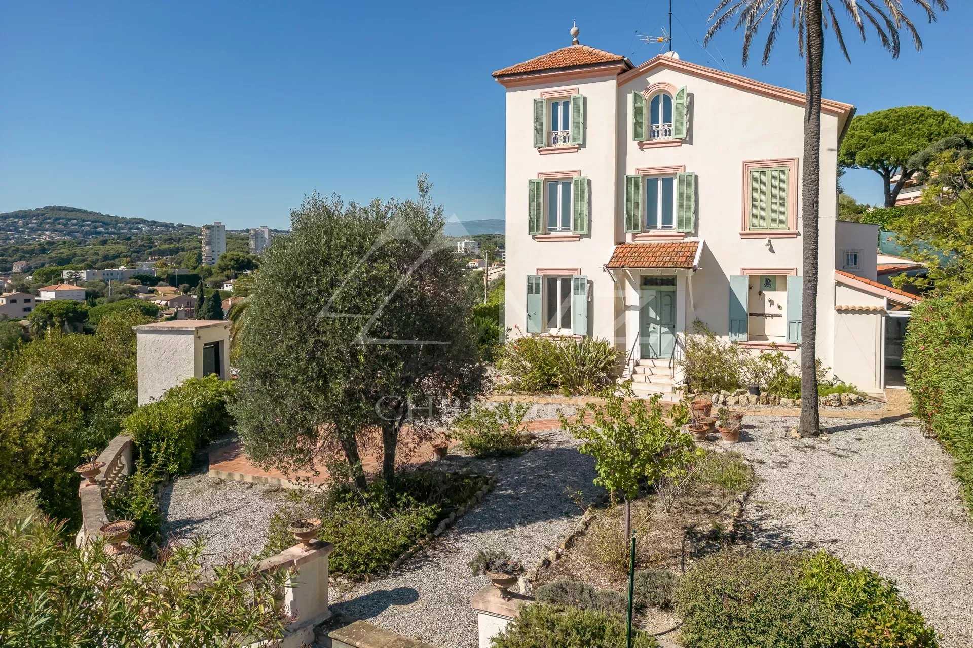 Hus i Antibes, Provence-Alpes-Cote d'Azur 12247984