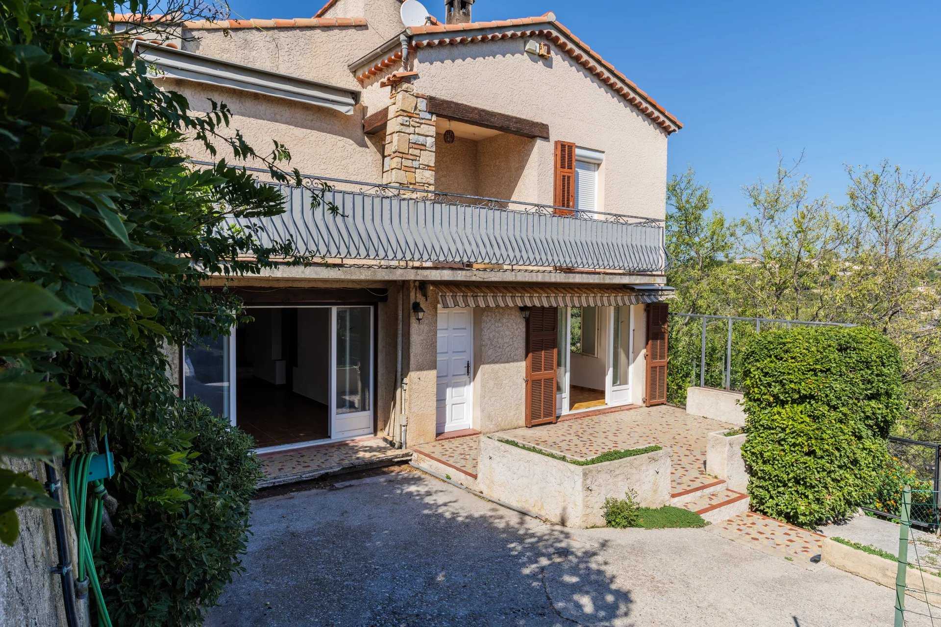 House in Cagnes-sur-Mer, Provence-Alpes-Cote d'Azur 12247988