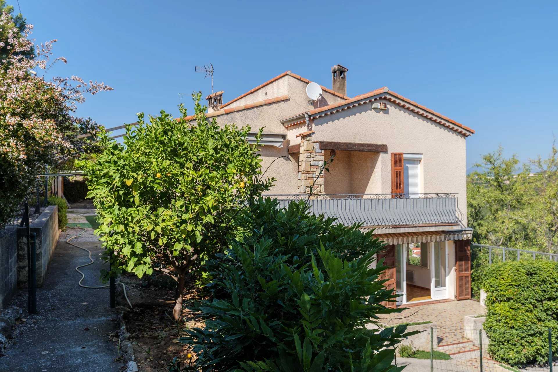 House in Cagnes-sur-Mer, Provence-Alpes-Cote d'Azur 12247988