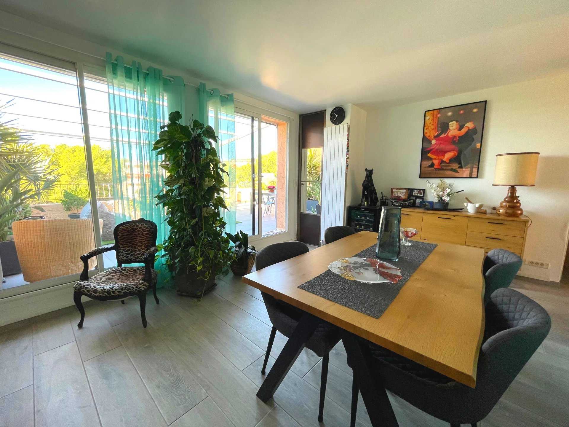 公寓 在 Bandol, Provence-Alpes-Cote d'Azur 12247993
