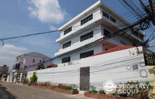 House in Huai Khwang, Krung Thep Maha Nakhon 12249463