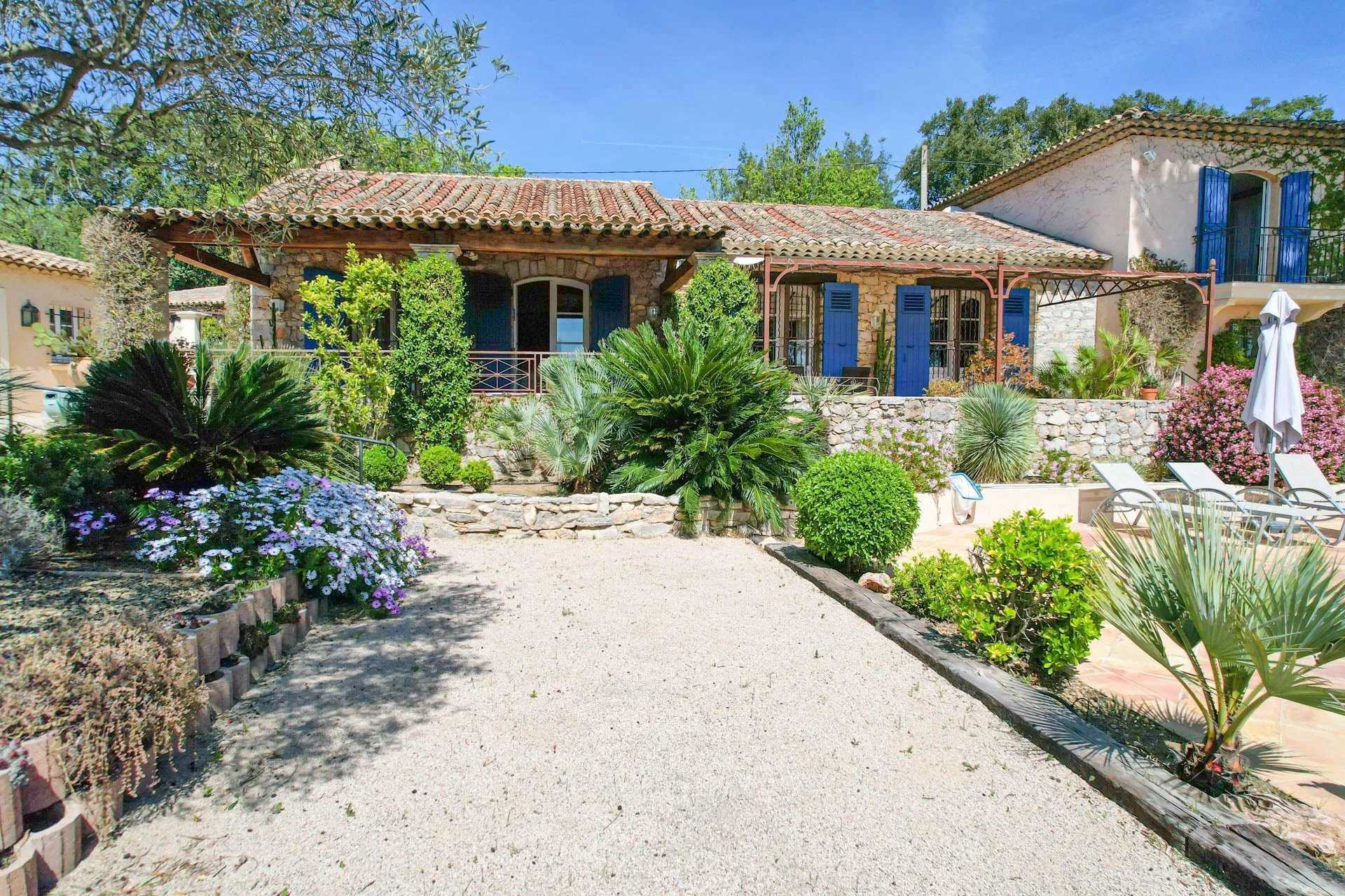 Hus i Grimaud, Provence-Alpes-Côte d'Azur 12251213
