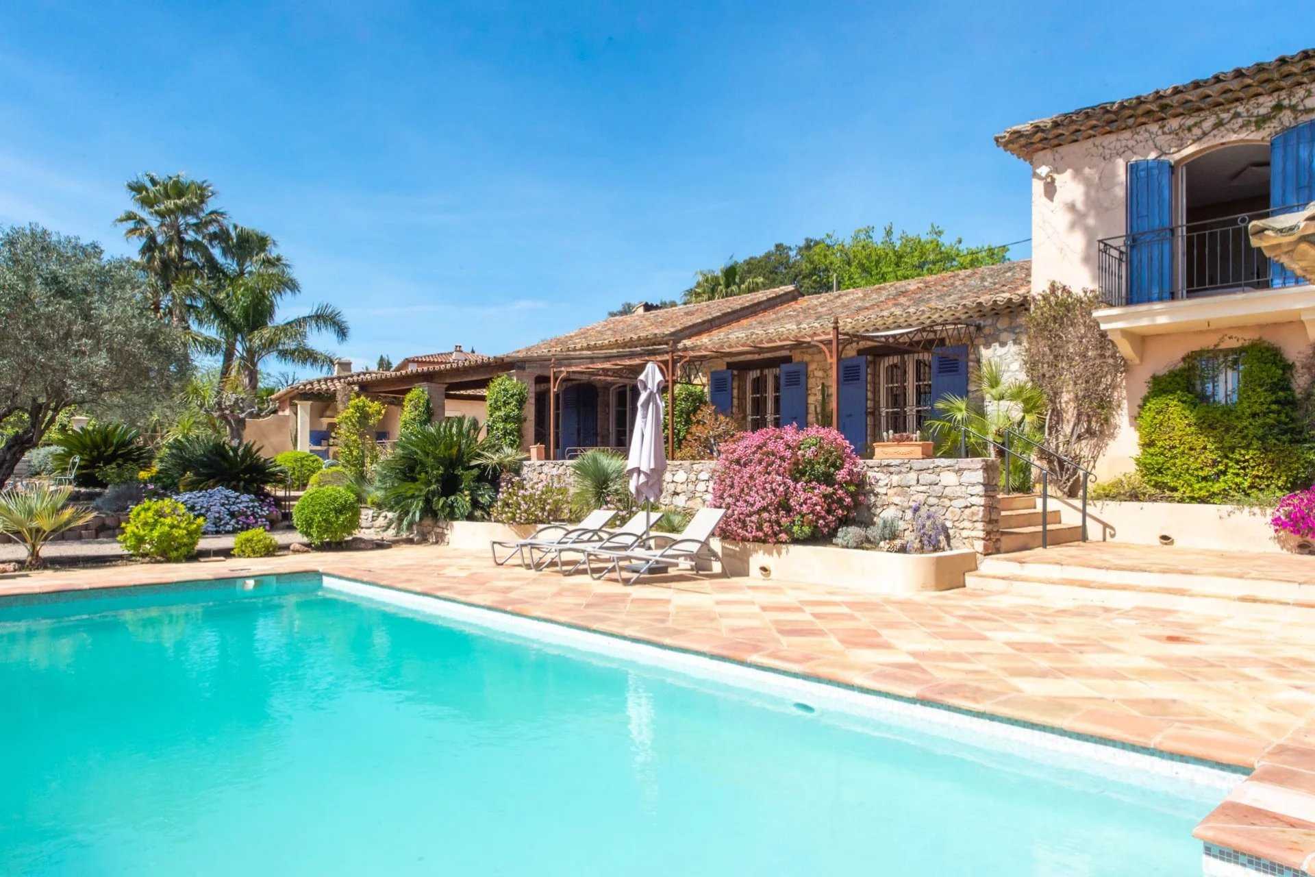 Dom w Grimaud, Provence-Alpes-Côte d'Azur 12251213