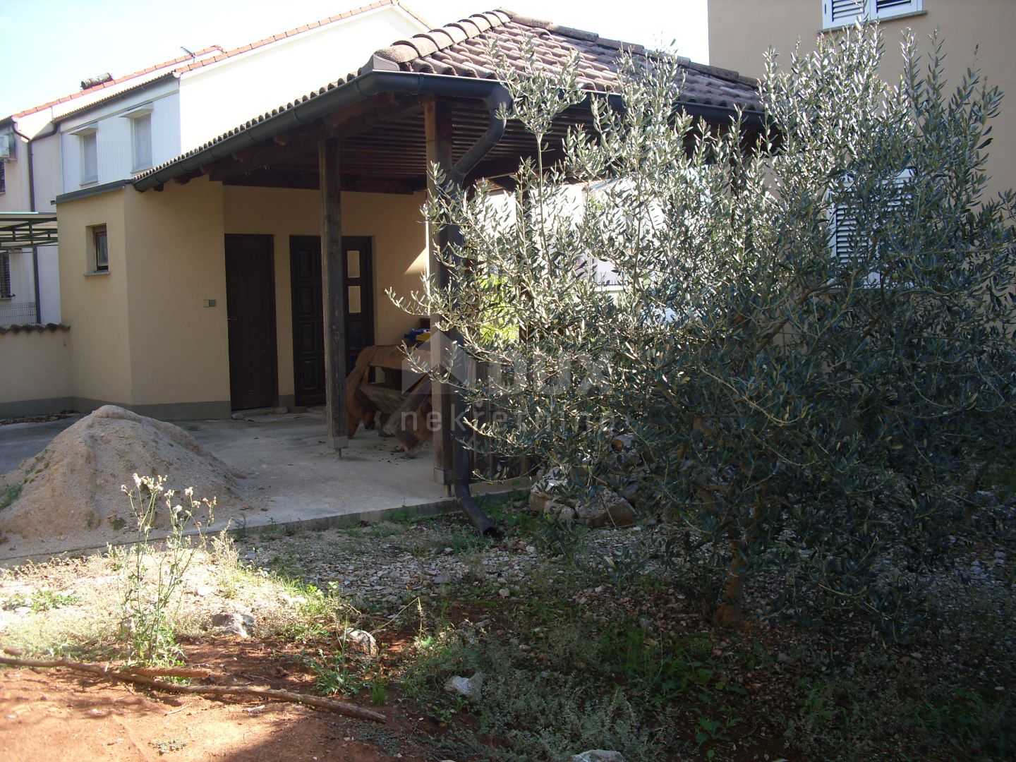 بيت في Malinska, Primorje-Gorski Kotar County 12252473